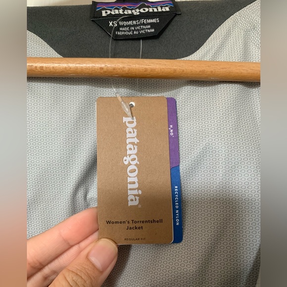 Patagonia Women’s Torrentshell Jacket - Picture 3 of 5
